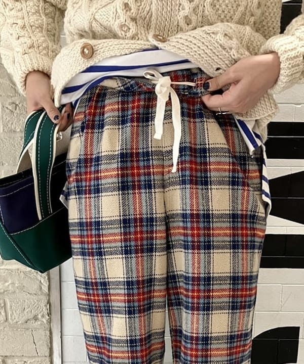 小原 もこさんの「BEAMS WOMEN｜L.L.Bean × BEAMS PLUS ＆ BEAMS BOY / Deep Bottom Deluxe Boat and Tote Mini」を使ったコーディネート