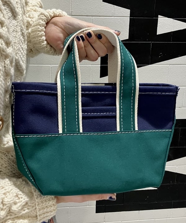 小原 もこさんの「BEAMS WOMEN｜L.L.Bean × BEAMS PLUS ＆ BEAMS BOY / Deep Bottom Deluxe Boat and Tote Mini」を使ったコーディネート