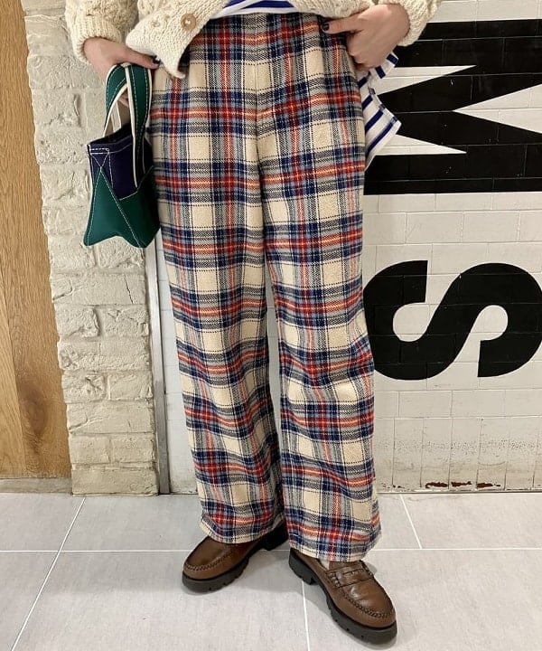 小原 もこさんの「BEAMS WOMEN｜L.L.Bean × BEAMS PLUS ＆ BEAMS BOY / Deep Bottom Deluxe Boat and Tote Mini」を使ったコーディネート