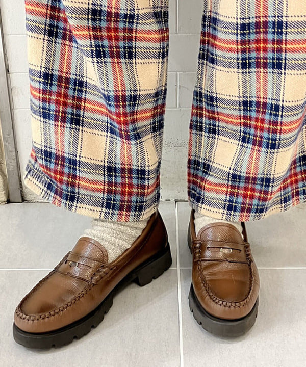 小原 もこさんの「BEAMS WOMEN｜L.L.Bean × BEAMS PLUS ＆ BEAMS BOY / Deep Bottom Deluxe Boat and Tote Mini」を使ったコーディネート