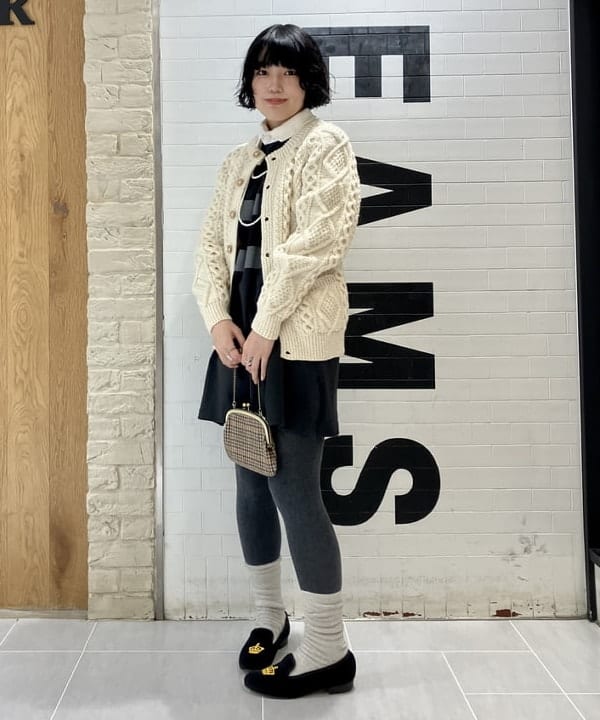 小原 もこさんの「BEAMS WOMEN｜BEAMS BOY / 樹脂 パール ロング ネックレス」を使ったコーディネート