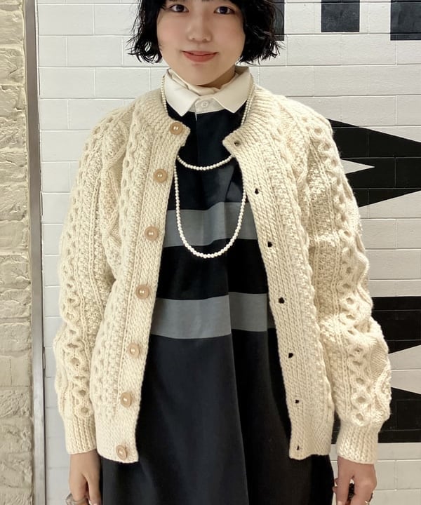 小原 もこさんの「BEAMS WOMEN｜BEAMS BOY / 樹脂 パール ロング ネックレス」を使ったコーディネート