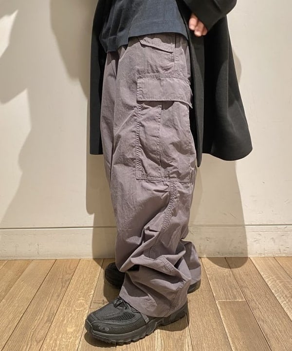 井上 隆司さんの「BEAMS WOMEN｜BEAMS / ビッグ 6ポケット カーゴパンツ」を使ったコーディネート