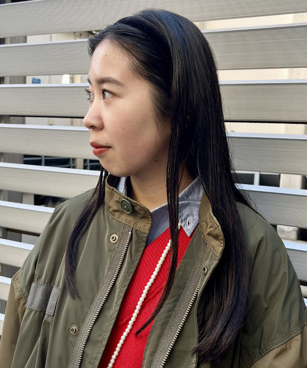 ミナミマリコさんの「BEAMS WOMEN｜BEAMS BOY / 樹脂 パール ロング ネックレス」を使ったコーディネート