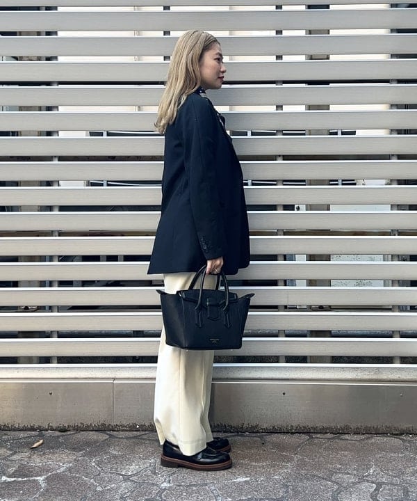 千田 静香さんの「BEAMS WOMEN｜CHRISTIAN VILLA / 別注 フラップ ハンドバッグ.」を使ったコーディネート