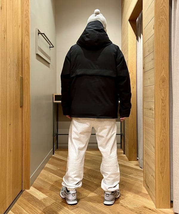 新里 京介さんの「BEAMS WOMEN｜Bロゴ スウェットパンツ」を使ったコーディネート