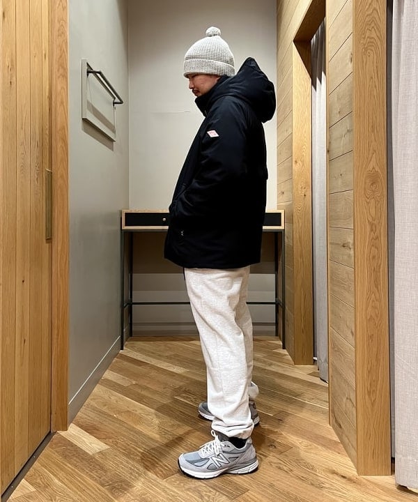 新里 京介さんの「BEAMS WOMEN｜Bロゴ スウェットパンツ」を使ったコーディネート