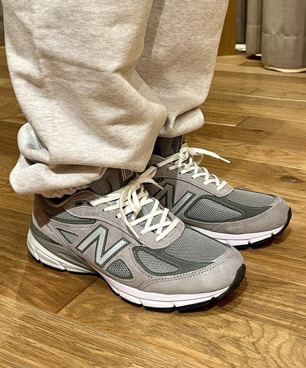 新里 京介さんの「BEAMS WOMEN｜Bロゴ スウェットパンツ」を使ったコーディネート