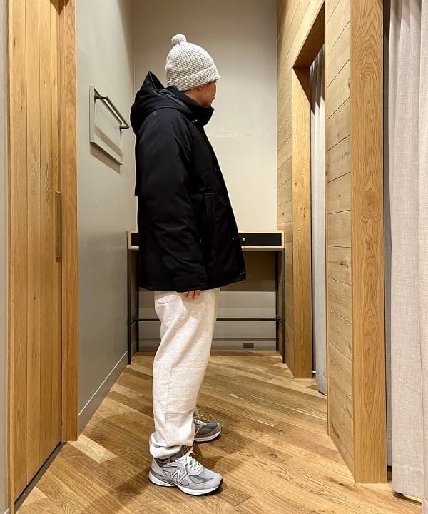 新里 京介さんの「BEAMS WOMEN｜Bロゴ スウェットパンツ」を使ったコーディネート