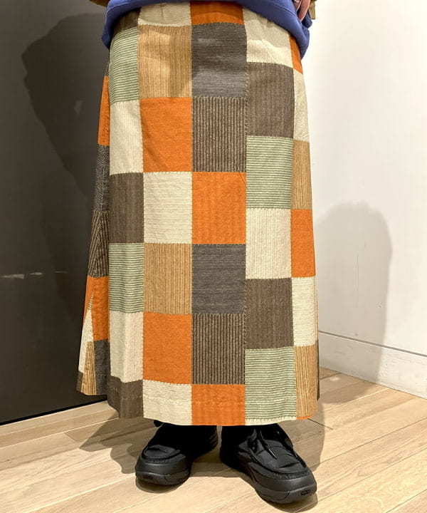 みかみさんの「BEAMS WOMEN｜Champion × BEAMS BOY / 別注 ロゴ リバースウィーブ(R) クルーネック スウェット 23FW」を使ったコーディネート