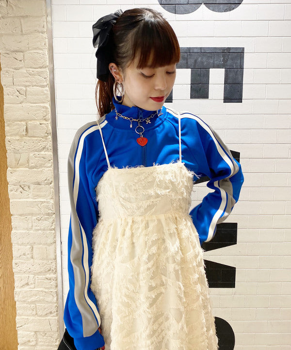 りかちょび/岸本梨佳さんの「BEAMS WOMEN｜Otro Accesorio / フラワー リング」を使ったコーディネート