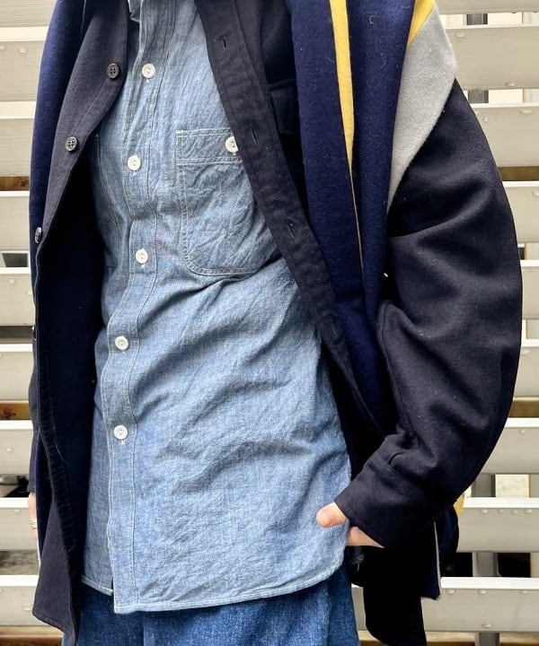 ミナミマリコさんの「BEAMS WOMEN｜BUZZ RICKSON'S / 別注 シャンブレー ロングスリーブ シャツ」を使ったコーディネート