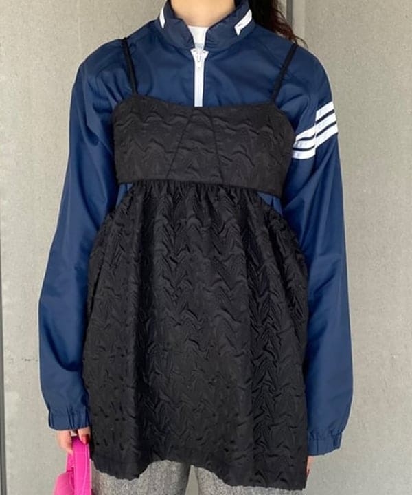 マツド ユメカさんの「BEAMS WOMEN｜Ray BEAMS / フクレ ジャカード カットアウト キャミソール」を使ったコーディネート