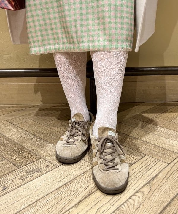 渡邊 舞さんの「BEAMS WOMEN｜I Hate Monday / flower lace ストッキング white」を使ったコーディネート