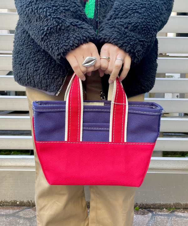 コウリキ　マミさんの「BEAMS WOMEN｜L.L.Bean × BEAMS PLUS ＆ BEAMS BOY / Deep Bottom Deluxe Boat and Tote Mini」を使ったコーディネート