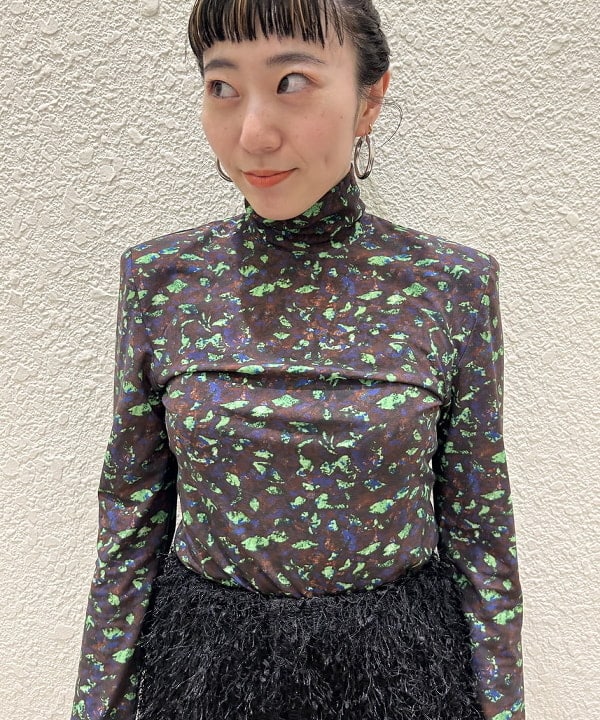 庭野 優紀さんの「BEAMS WOMEN｜HEY！Mrs ROSE &times; Ray BEAMS / 別注 カガリ バニティ」を使ったコーディネート