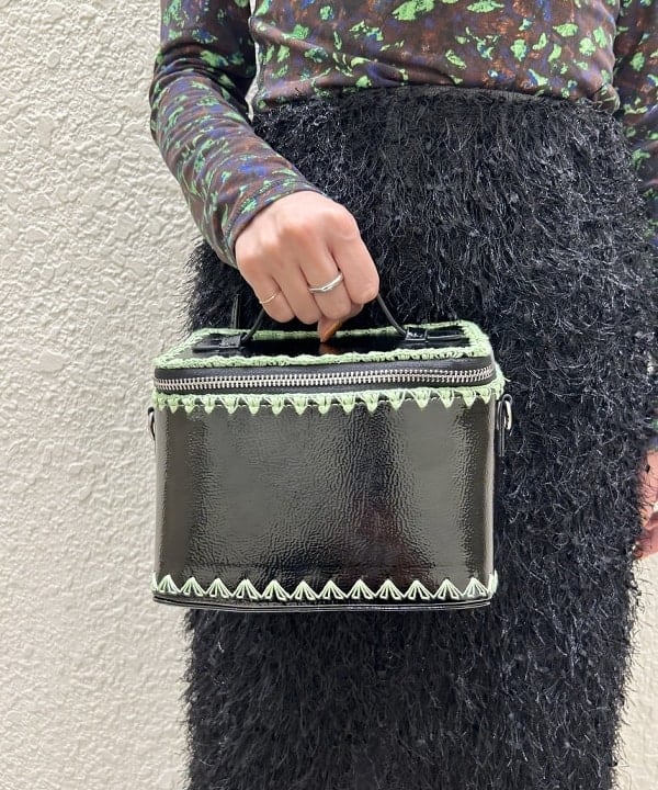 庭野 優紀さんの「BEAMS WOMEN｜HEY！Mrs ROSE &times; Ray BEAMS / 別注 カガリ バニティ」を使ったコーディネート