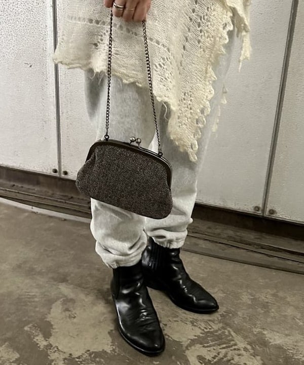 ナツハさんの「BEAMS WOMEN｜BEAMS BOY / がま口 ビッグ ポーチ」を使ったコーディネート