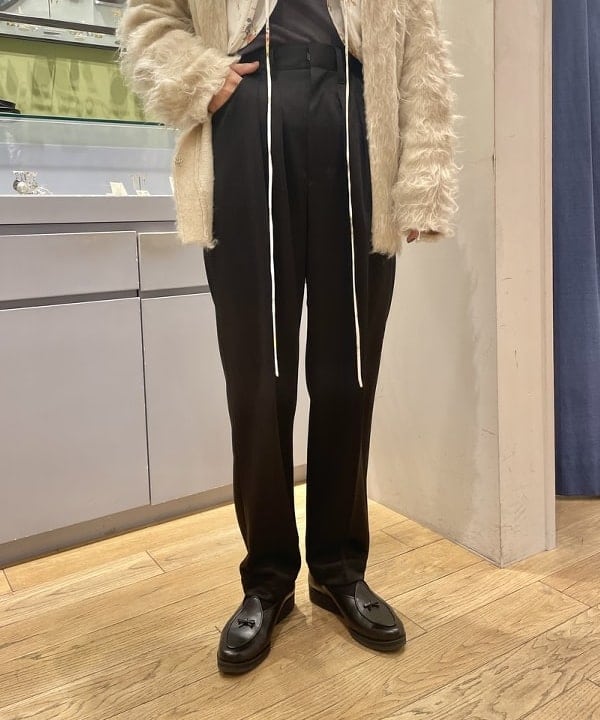 キホさんの「BEAMS WOMEN｜FARAH / Tow Tuck Wide Tapered Pants」を使ったコーディネート