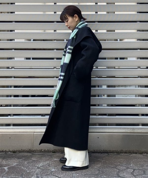 SAKAIさんの「BEAMS WOMEN｜Joshua Ellis / プライマリー ブラックウォッチ カシミヤストール」を使ったコーディネート