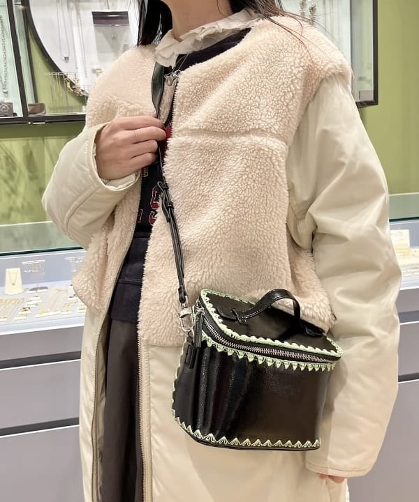 中條 和未さんの「BEAMS WOMEN｜HEY！Mrs ROSE &times; Ray BEAMS / 別注 カガリ バニティ」を使ったコーディネート