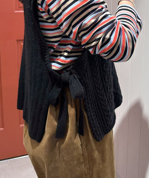 ナガオカ サキさんの「BEAMS WOMEN｜Gramicci / 別注コーデュロイ バルーンパンツ」を使ったコーディネート