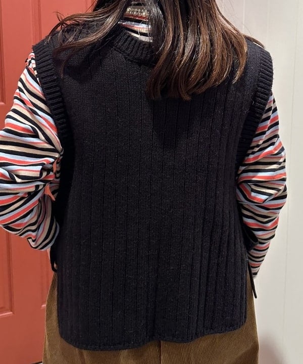 ナガオカ サキさんの「BEAMS WOMEN｜Gramicci / 別注コーデュロイ バルーンパンツ」を使ったコーディネート