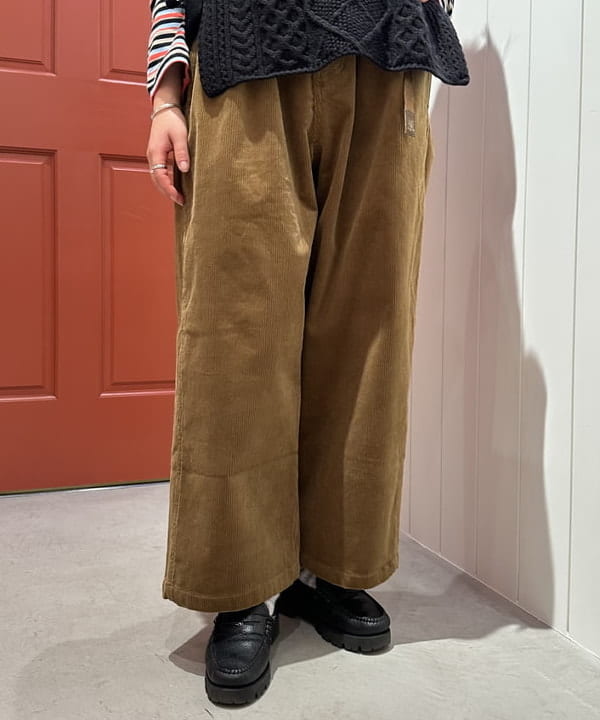 ナガオカ サキさんの「BEAMS WOMEN｜Gramicci / 別注コーデュロイ バルーンパンツ」を使ったコーディネート