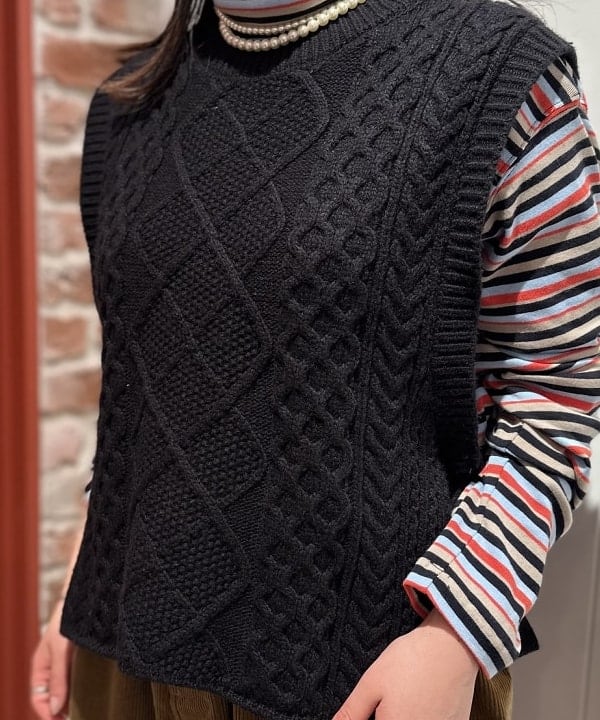 ナガオカ サキさんの「BEAMS WOMEN｜Gramicci / 別注コーデュロイ バルーンパンツ」を使ったコーディネート