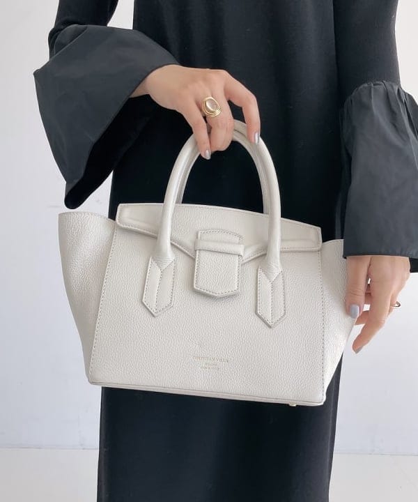 cammyさんの「BEAMS WOMEN｜CHRISTIAN VILLA / 別注 フラップ ハンドバッグ.」を使ったコーディネート