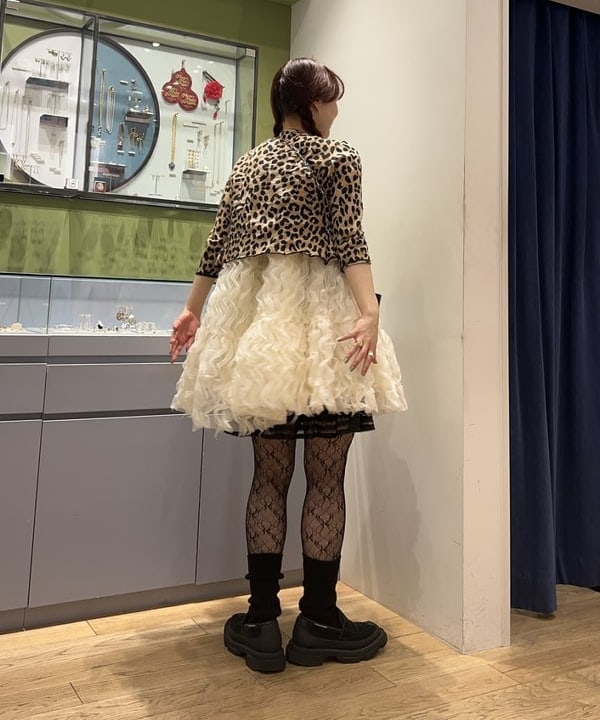 渡邊 舞さんの「BEAMS WOMEN｜I Hate Monday / flower lace ストッキング black」を使ったコーディネート