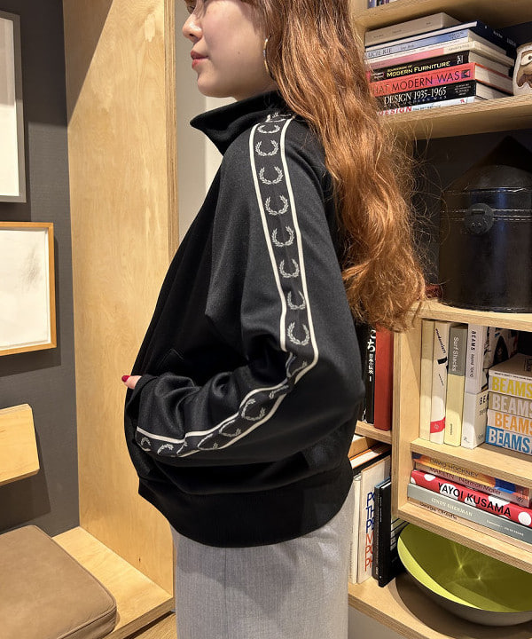 渡邊 舞さんの「BEAMS WOMEN｜Ray BEAMS / ポインテッド ベルト ミュール」を使ったコーディネート