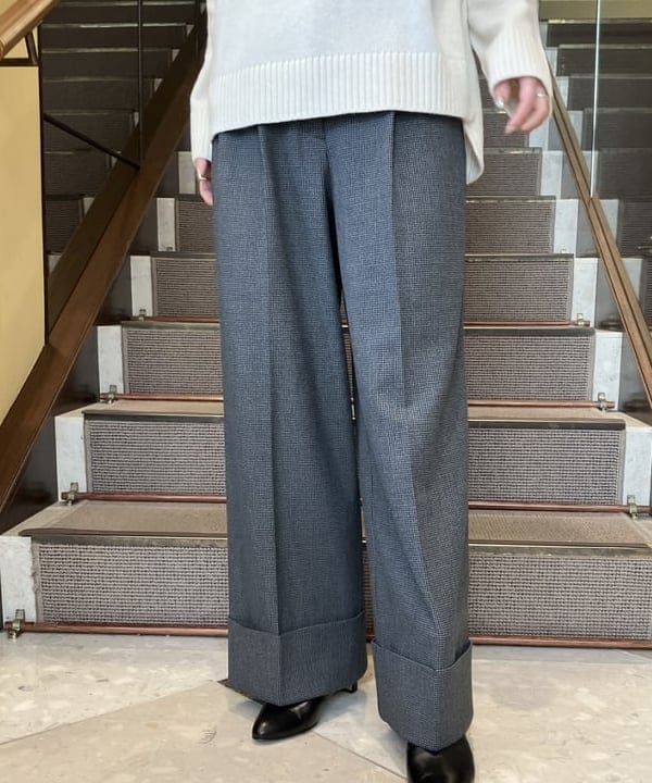 蒲原 捺美さんの「BEAMS WOMEN｜【別注】TATRAS / ACACIA ノーカラー ライトダウンジャケット」を使ったコーディネート