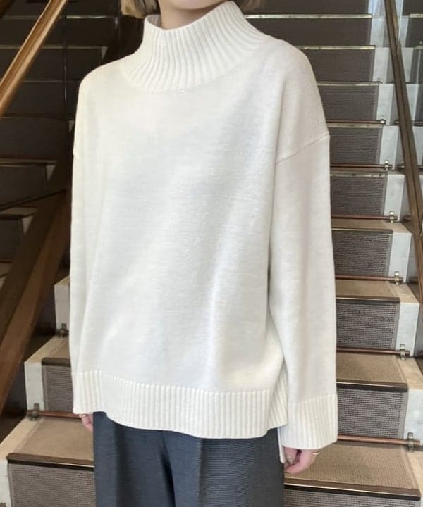 蒲原 捺美さんの「BEAMS WOMEN｜【別注】TATRAS / ACACIA ノーカラー ライトダウンジャケット」を使ったコーディネート