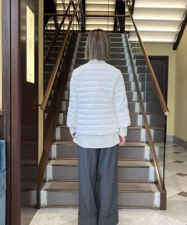 蒲原 捺美さんの「BEAMS WOMEN｜【別注】TATRAS / ACACIA ノーカラー ライトダウンジャケット」を使ったコーディネート