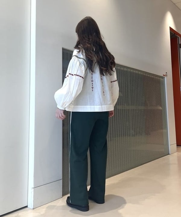 カスタニ モモノさんの「BEAMS WOMEN｜BEAMS BOY / サイド ライン イージー パンツ」を使ったコーディネート