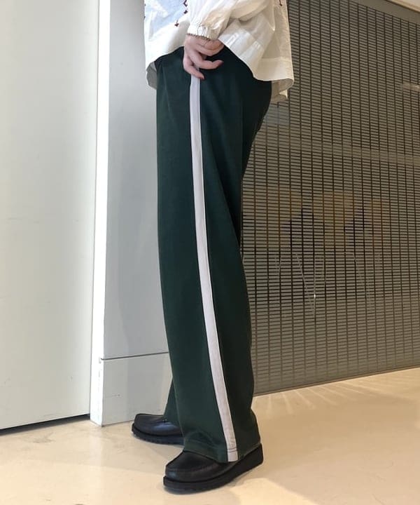 カスタニ モモノさんの「BEAMS WOMEN｜BEAMS BOY / サイド ライン イージー パンツ」を使ったコーディネート