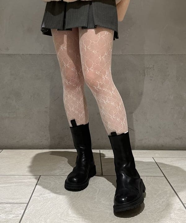 前田 優衣さんの「BEAMS WOMEN｜I Hate Monday / flower lace ストッキング white」を使ったコーディネート