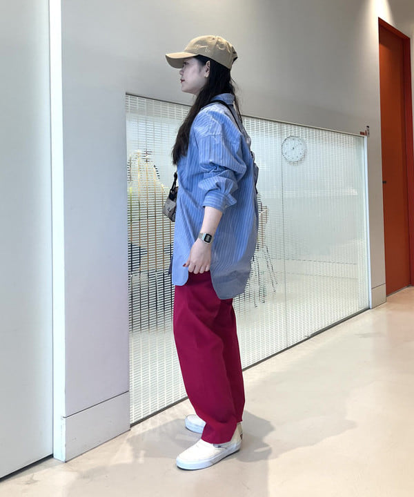 カスタニ モモノさんの「BEAMS WOMEN｜BEAMS BOY / ドビー ストライプ ビッグ ボタンダウン シャツ」を使ったコーディネート