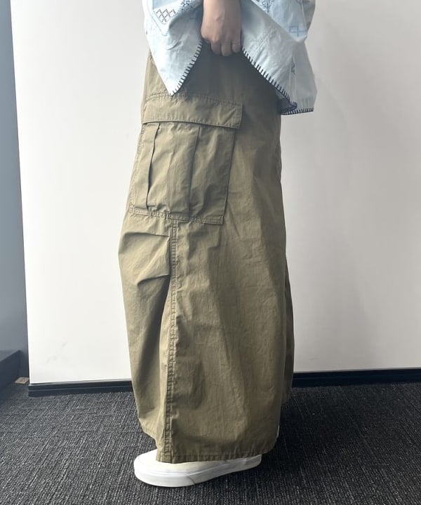 カスタニ モモノさんの「BEAMS WOMEN｜ボーイ ベーシック Tシャツ」を使ったコーディネート