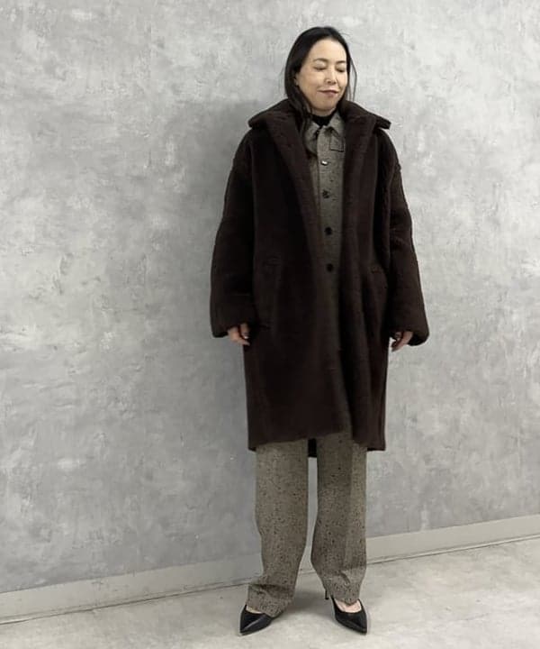 関 桂子さんの「BEAMS WOMEN｜INSCRIRE / ヘリンボーン ストレートパンツ」を使ったコーディネート