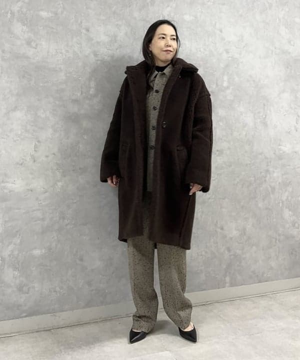 関 桂子さんの「BEAMS WOMEN｜INSCRIRE / ヘリンボーン ストレートパンツ」を使ったコーディネート