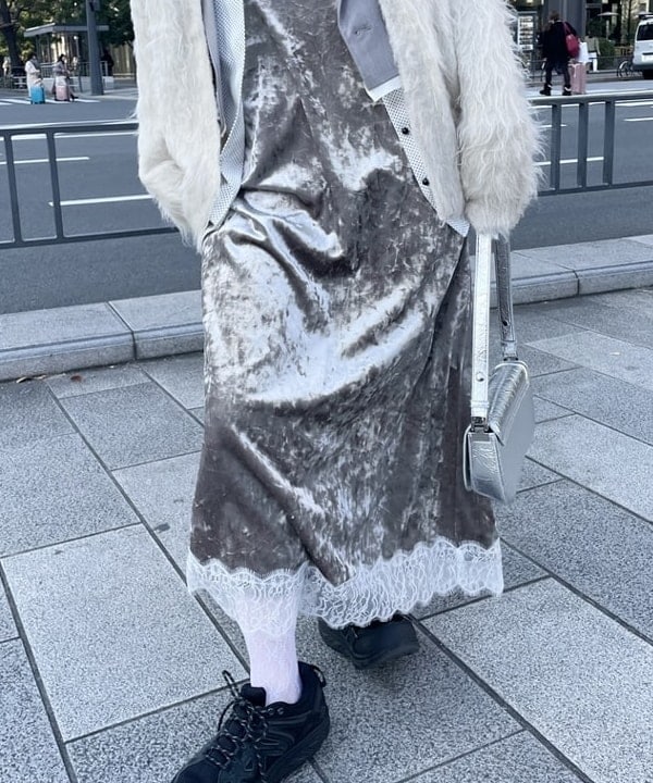 ハルキ　モモナさんの「BEAMS WOMEN｜I Hate Monday / flower lace ストッキング white」を使ったコーディネート