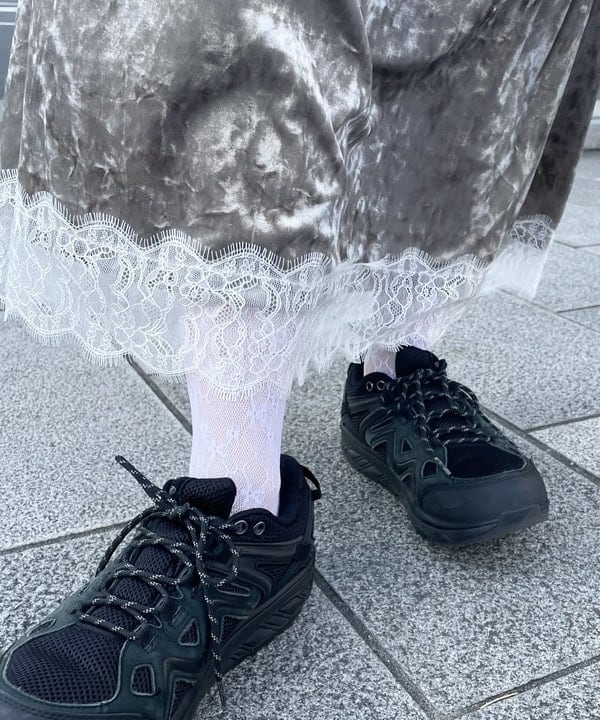 ハルキ　モモナさんの「BEAMS WOMEN｜I Hate Monday / flower lace ストッキング white」を使ったコーディネート