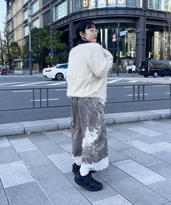 ハルキ　モモナさんの「BEAMS WOMEN｜I Hate Monday / flower lace ストッキング white」を使ったコーディネート