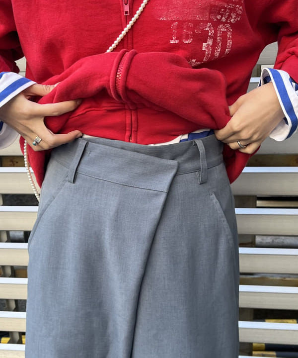 ミナミマリコさんの「BEAMS WOMEN｜ナバルボーダー ビッグ ボートネック カットソー」を使ったコーディネート