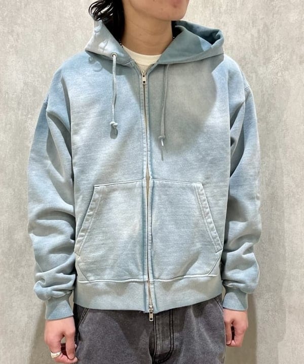 トラ吉さんの「BEAMS WOMEN｜BEAMS / ヴィンテージライク フェード フルジップフーディ」を使ったコーディネート