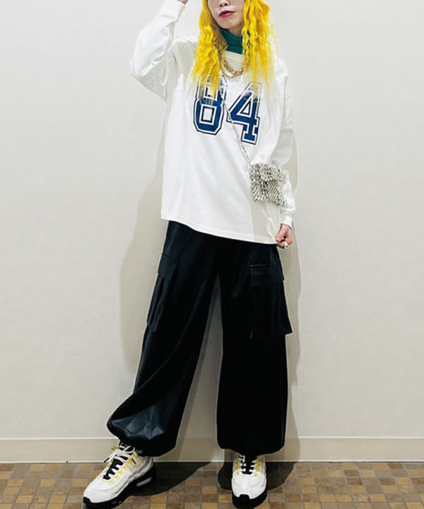 ひるてぃさんの「BEAMS WOMEN｜Ray BEAMS / フェイクレザー カーゴパンツ」を使ったコーディネート