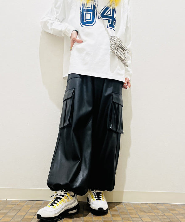 ひるてぃさんの「BEAMS WOMEN｜Ray BEAMS / フェイクレザー カーゴパンツ」を使ったコーディネート