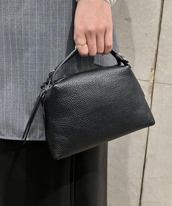 篠崎 香月さんの「BEAMS WOMEN｜GIANNI CHIARINI / ALIFA レザーショルダーバッグ S」を使ったコーディネート